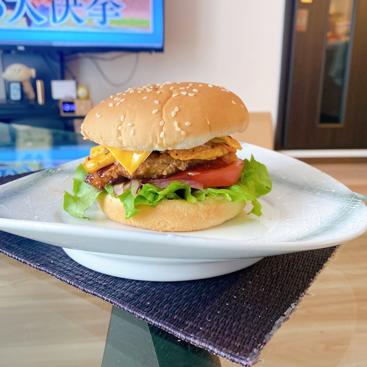 お店の味を越える！オーソドックスなハンバーガー